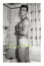 VINTAGE 1950's PHOTO MUSCULAR NUDE MAN SOAPS UP IN SHOWER GAY INTEREST 104