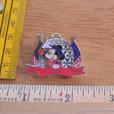 Disney pin Mickey Mouse Patriotic July 4th 2000 Epcot ball 3D 