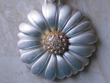 ~Brighton Keychain "Dazy" Key Fob Flower Crystal Daisy Gold decor NWT!!~