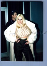 FOUND COLOR PHOTO X_7537 PRETTY WOMAN POSED WITH HANDS ON HIPS